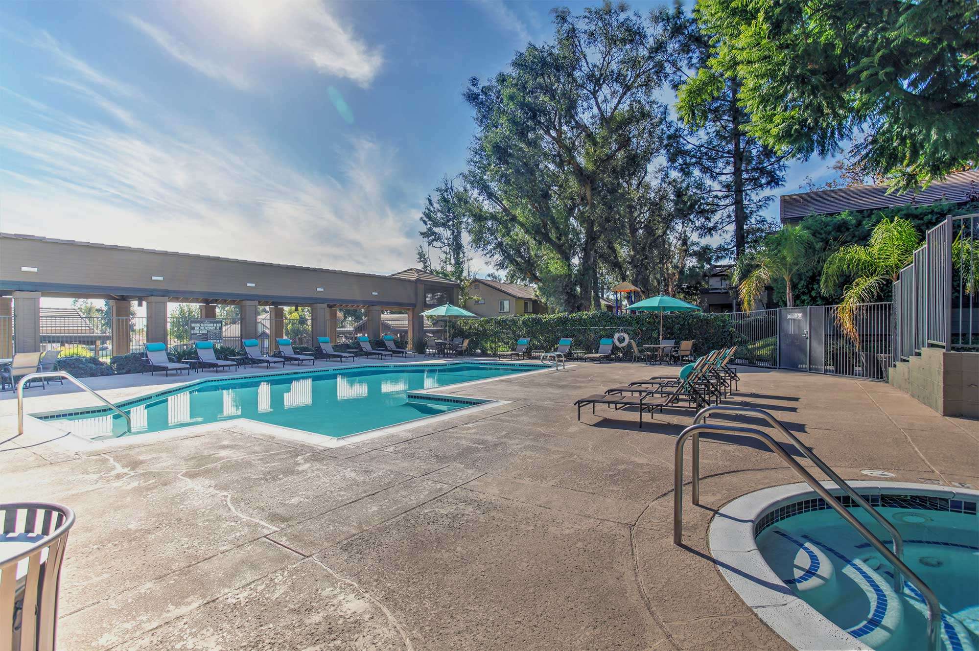 Waterstone Alta Loma Apartments community pool and jacuzzi