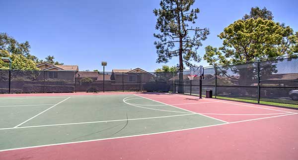 Waterstone Alta Loma Apartments Community tennis court
