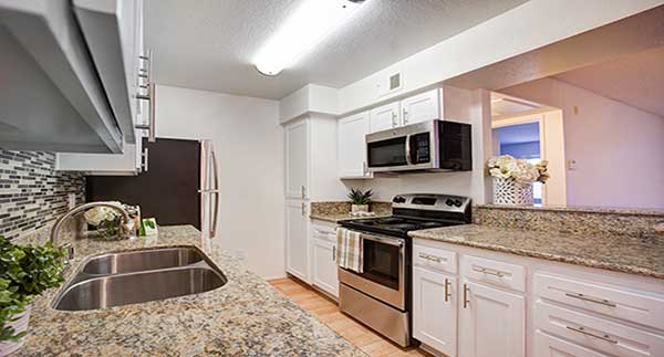 Waterstone Alta Loma Apartment kitchen interior